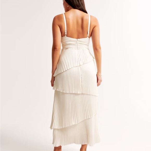 Giselle Pleated Tiered Maxi Dress - Picture 2 of 2